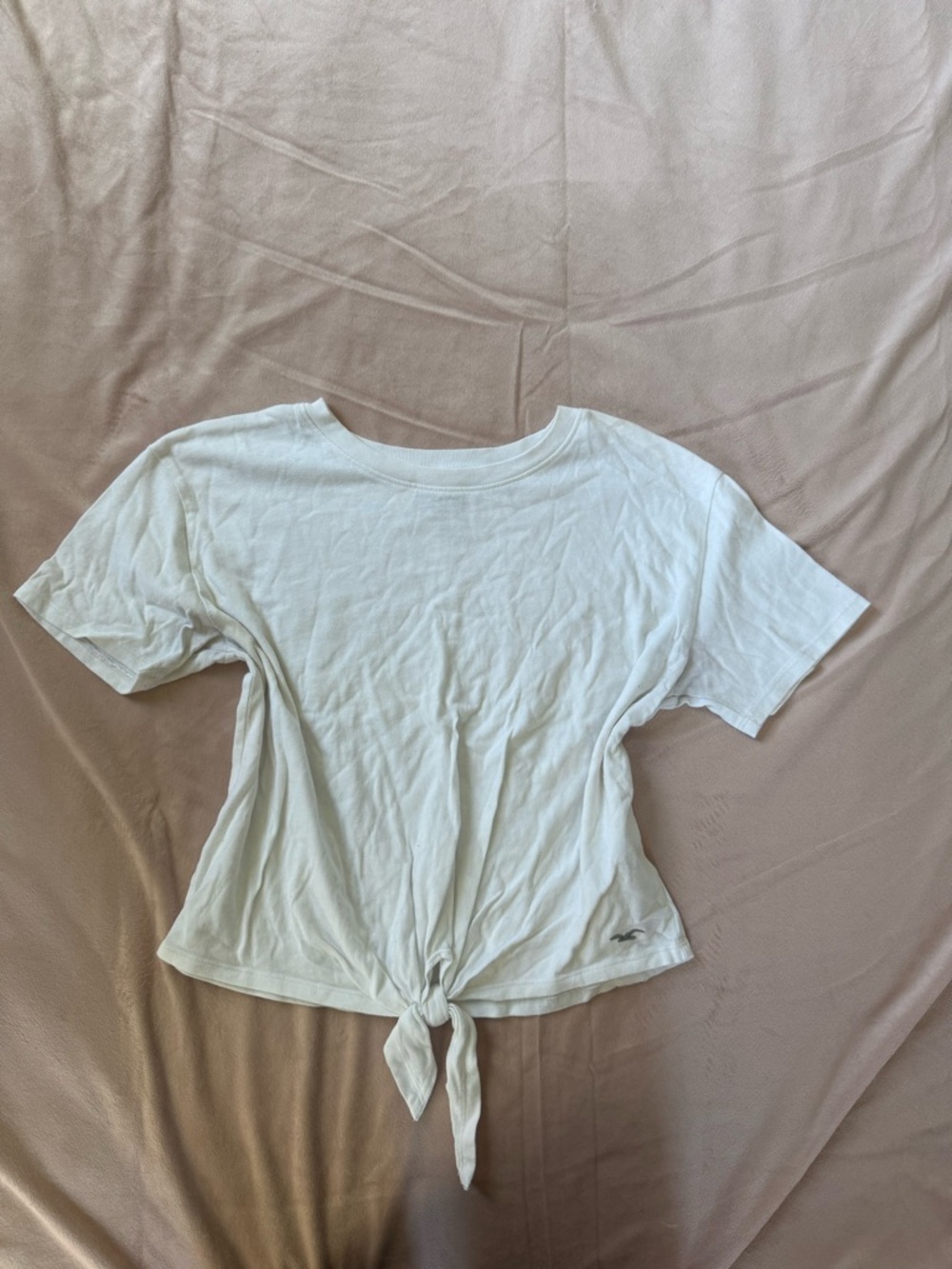 Super cute tie front Hollister tee